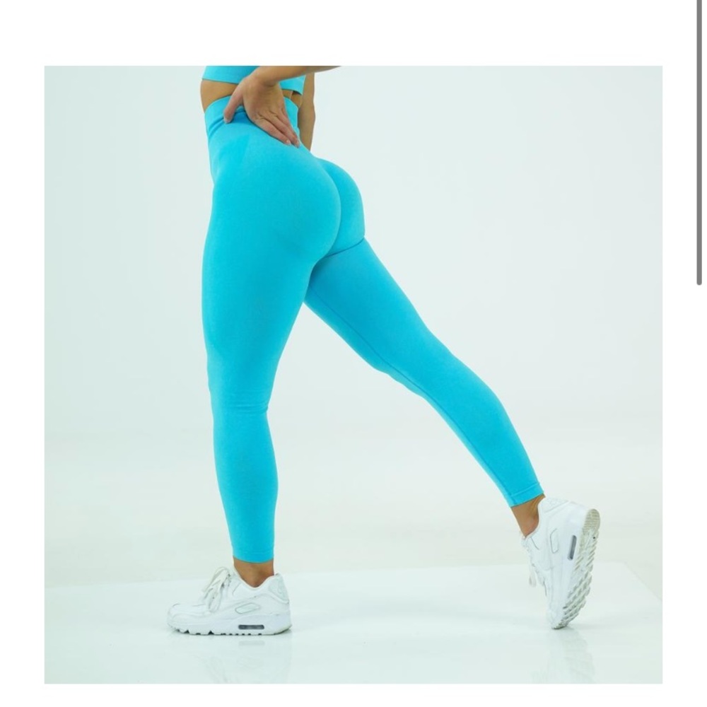 SOLD NVGTN Aqua/Teal Seamless Leggings